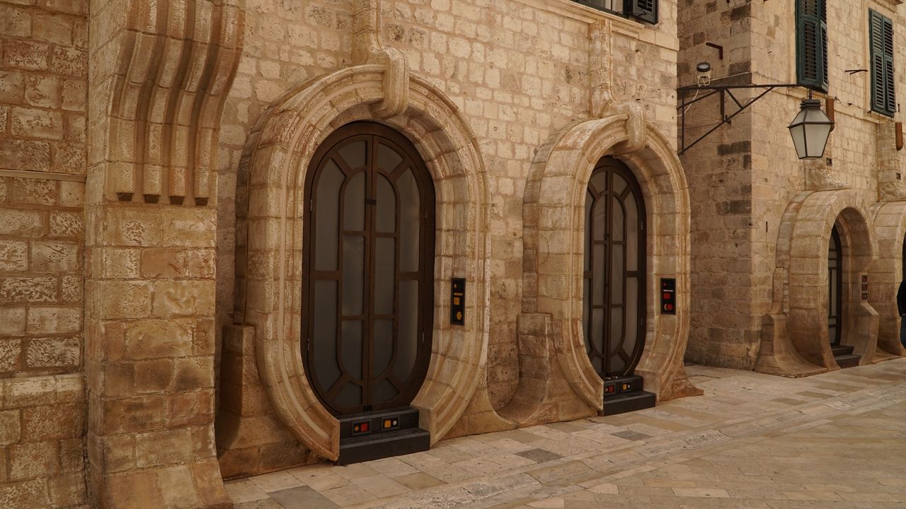 Porte storiche con archi nella Città Vecchia di Dubrovnik, nota come set per Canto Bight in Star Wars: Gli ultimi Jedi