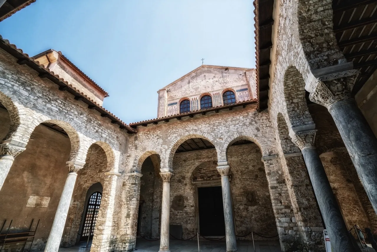 comfortabel vakantiehuis in Porec huren – Zeezicht & Zwembad
