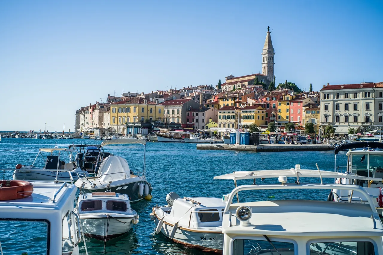Наемете удобна ваканционна къща в Rijeka – Изглед към морето & басейн